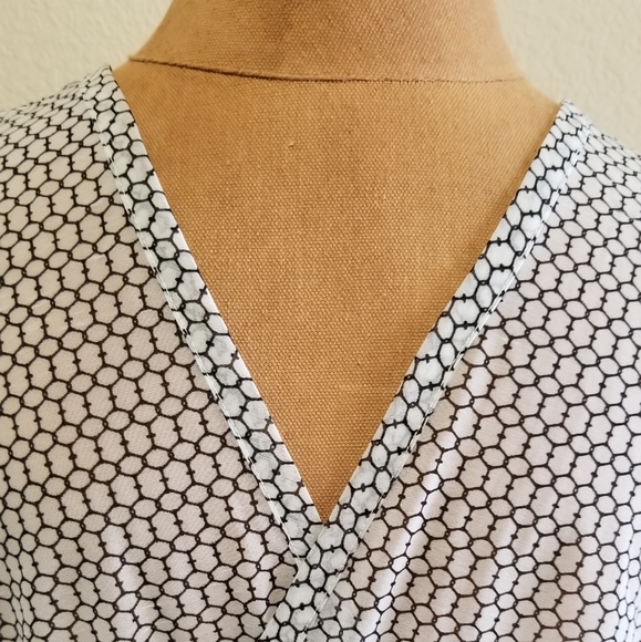 JENNIFER LOPEZ sheer drap cleavage top - Picture 2 of 5